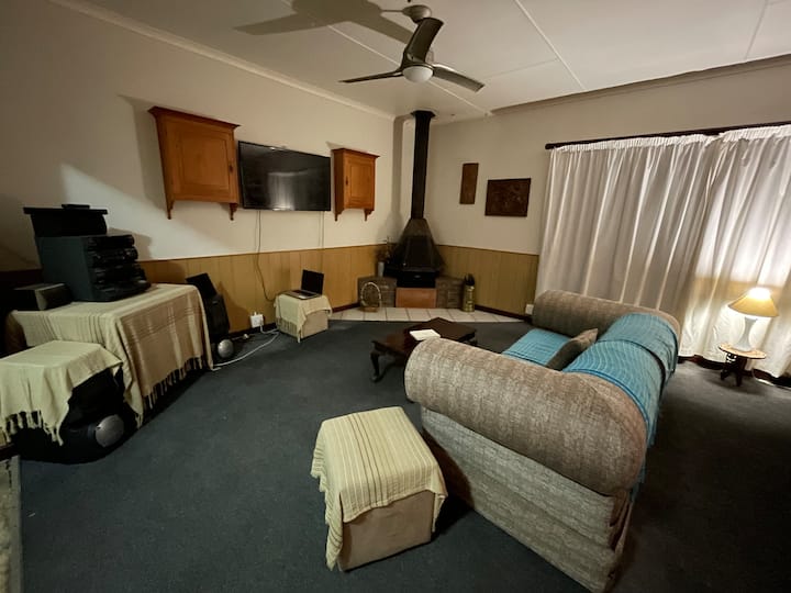 Large Farmhouse Near Beach- Undercover Braai & Bar - East London