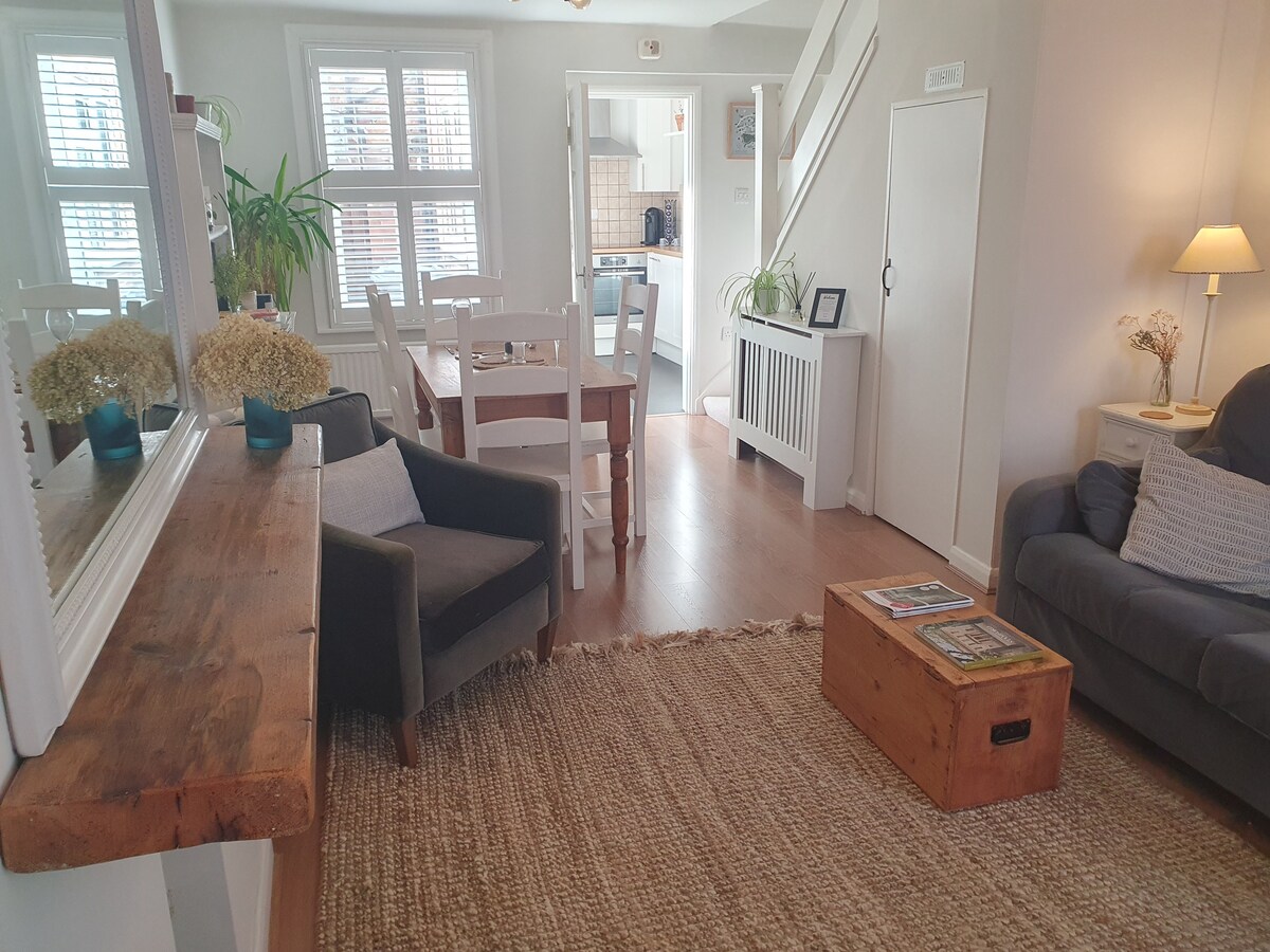 Top performing Airbnb: Charming Town Centre Cottage in Stamford in Stamford