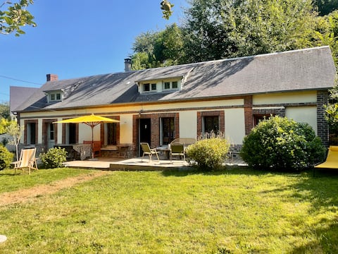 1890 farmhouse, surrounded by nature, 400 m from the sea