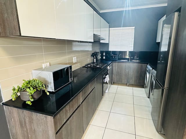 3 Bedroom Apartment – Sandown (NO Load Shedding ) gallery image 3