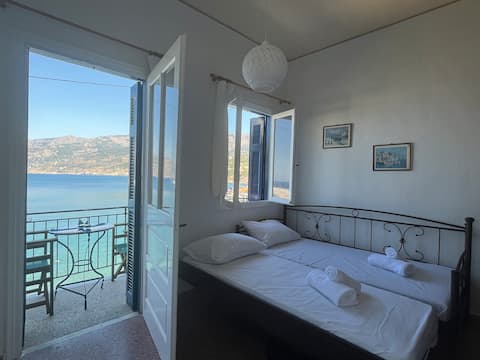 Beach house in the port of Evdilos