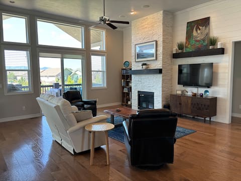 Luxurious 5200 sf with Sauna & Gym near USAFA