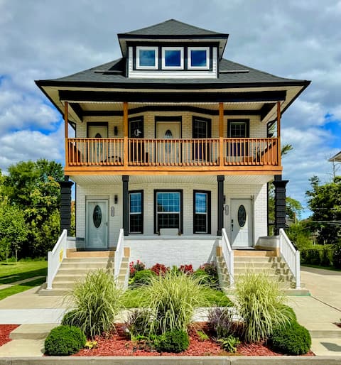 Oasis Collection: Entire Triplex