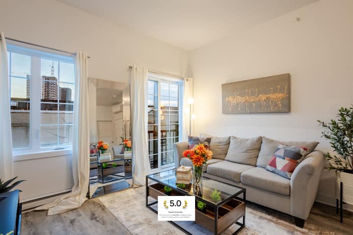 Chic And Spacious 3 Bedrooms In Griffintown - Montreal