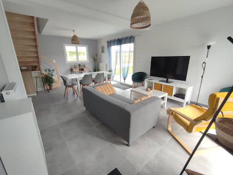 Top performing Airbnb: New house 1.3 km from the sea and 600 m from the village. in Plouguerneau