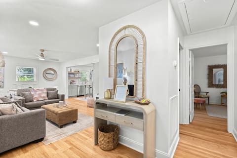 Popular Airbnb listing: Upscale Cottage in Jacksonville