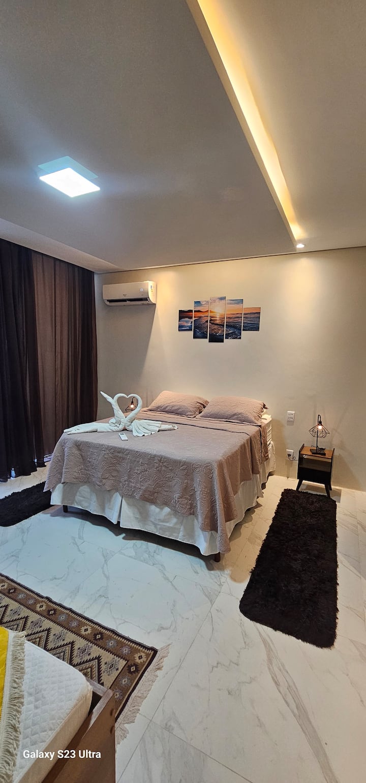 Апартман со брачен кревет (широк 150-179 см), единечен кревет (широк 180-179 см), плакар и Варандо со поглед на морето и градот