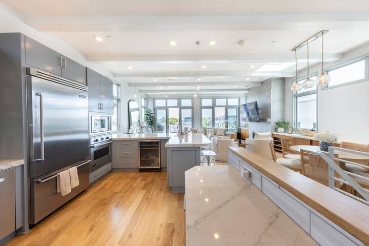 Ocean-View Luxury Beach Home – Walk 2 Beach & Park gallery image 5