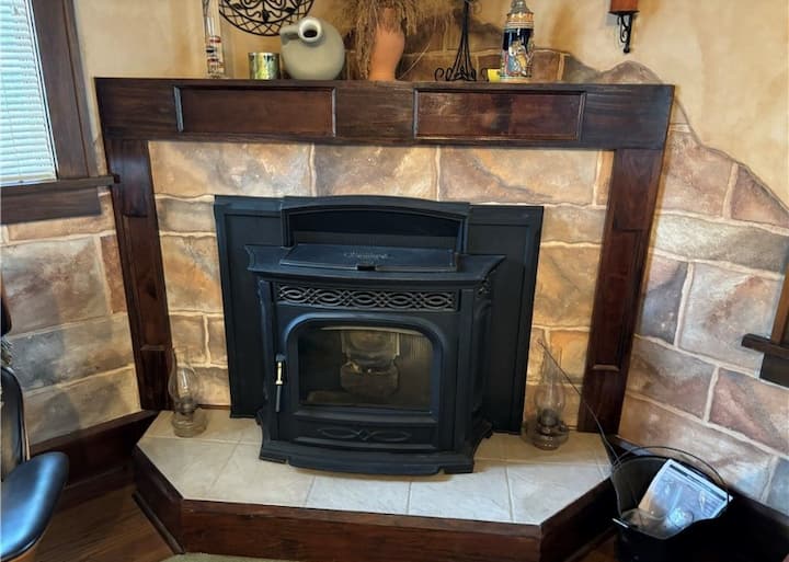 Quaint Getaway With Hot-tub & Pool - Ravenna, OH
