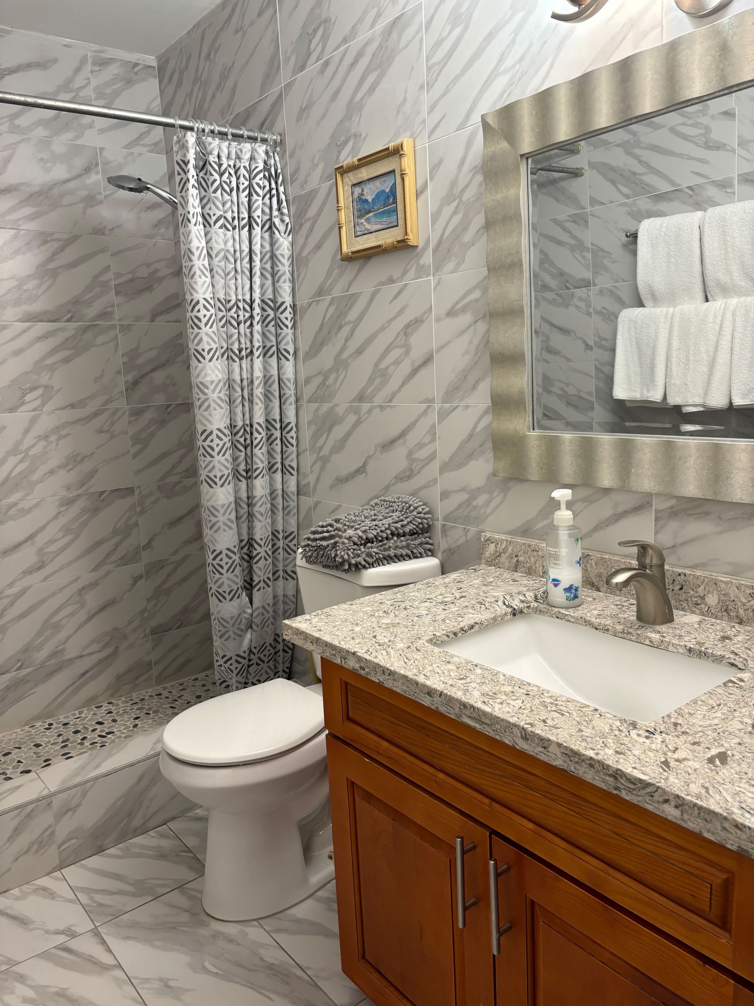 Condo in Honolulu · ★4.76 · 2 bedrooms · 4 beds · 1 private bath - Image 9