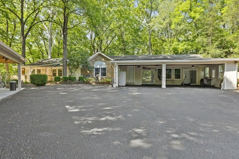 The Gathering Place: LG Home. 4BR, 8 beds, LG sofa