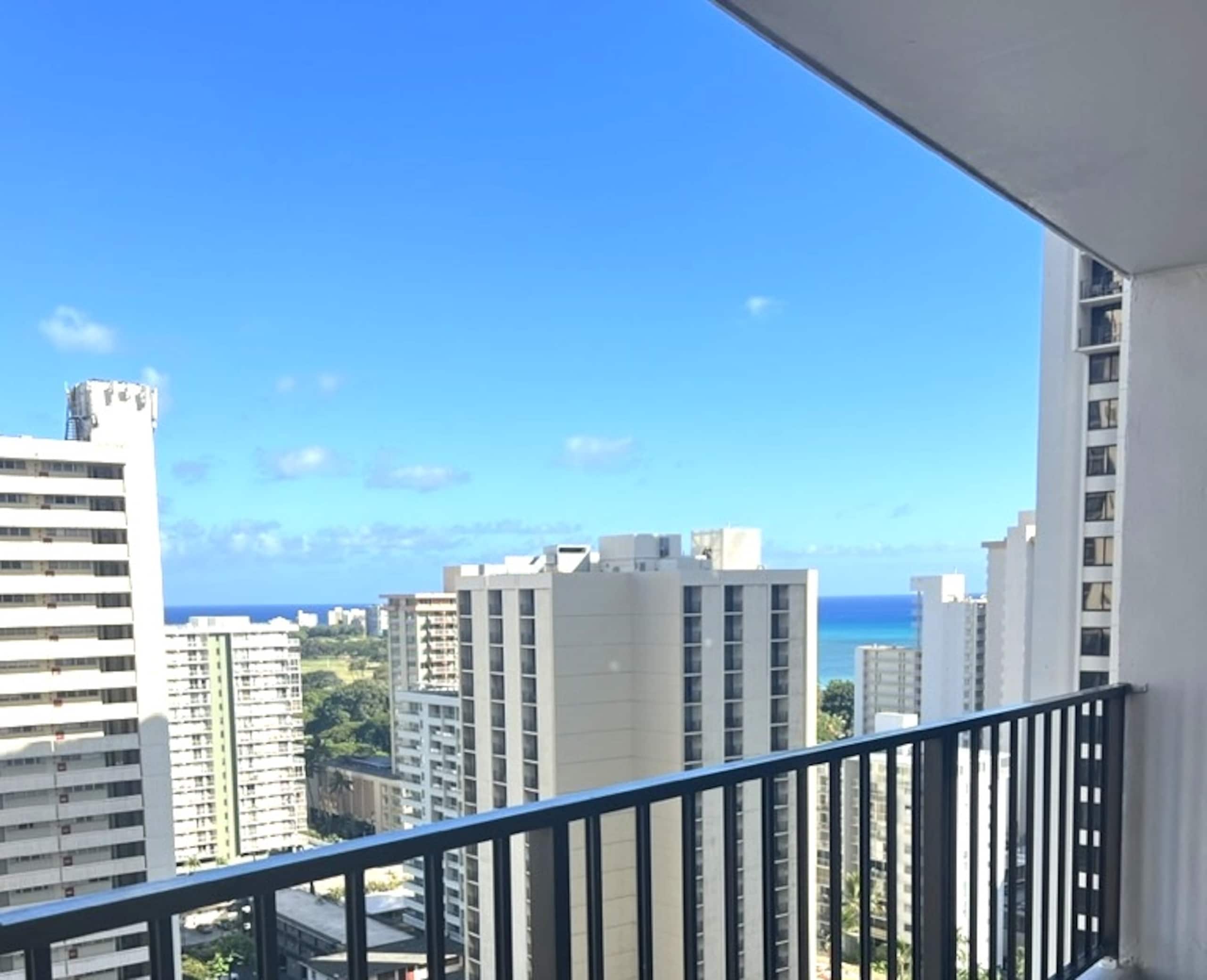 Condo in Honolulu · ★5.0 · 1 bedroom · 1 bed · 1 private bath - Image 1