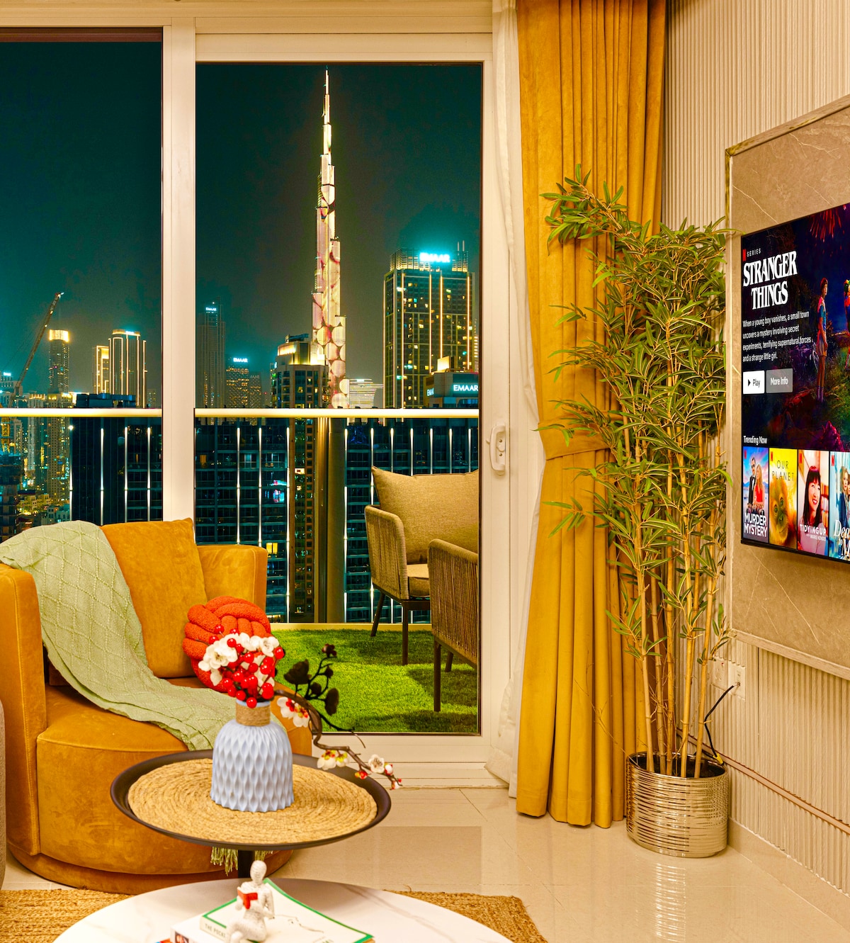 תיהנו ממופעי האור המרהיבים של בורג' ח'ליפה היישר מהסלון שלכם בכל ערב. זה מחזה נדיר! 