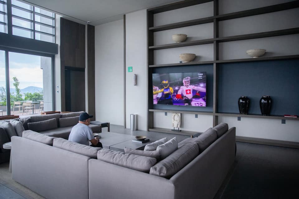 Modern stay at Bgrand — pool, gym & security — photo 2