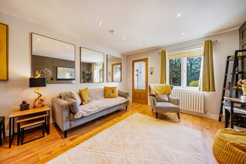 Top Airbnb: Sumptuous Two Bed Home in Portishead & EV charger in North Somerset