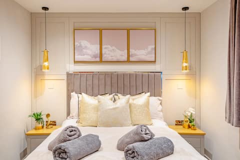 Sumptuous Two Bed Home in Portishead & EV charger