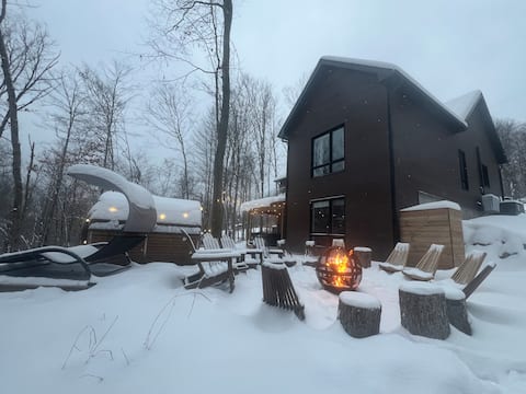 Stunning mountain views, spa, sauna, skiing, hiking