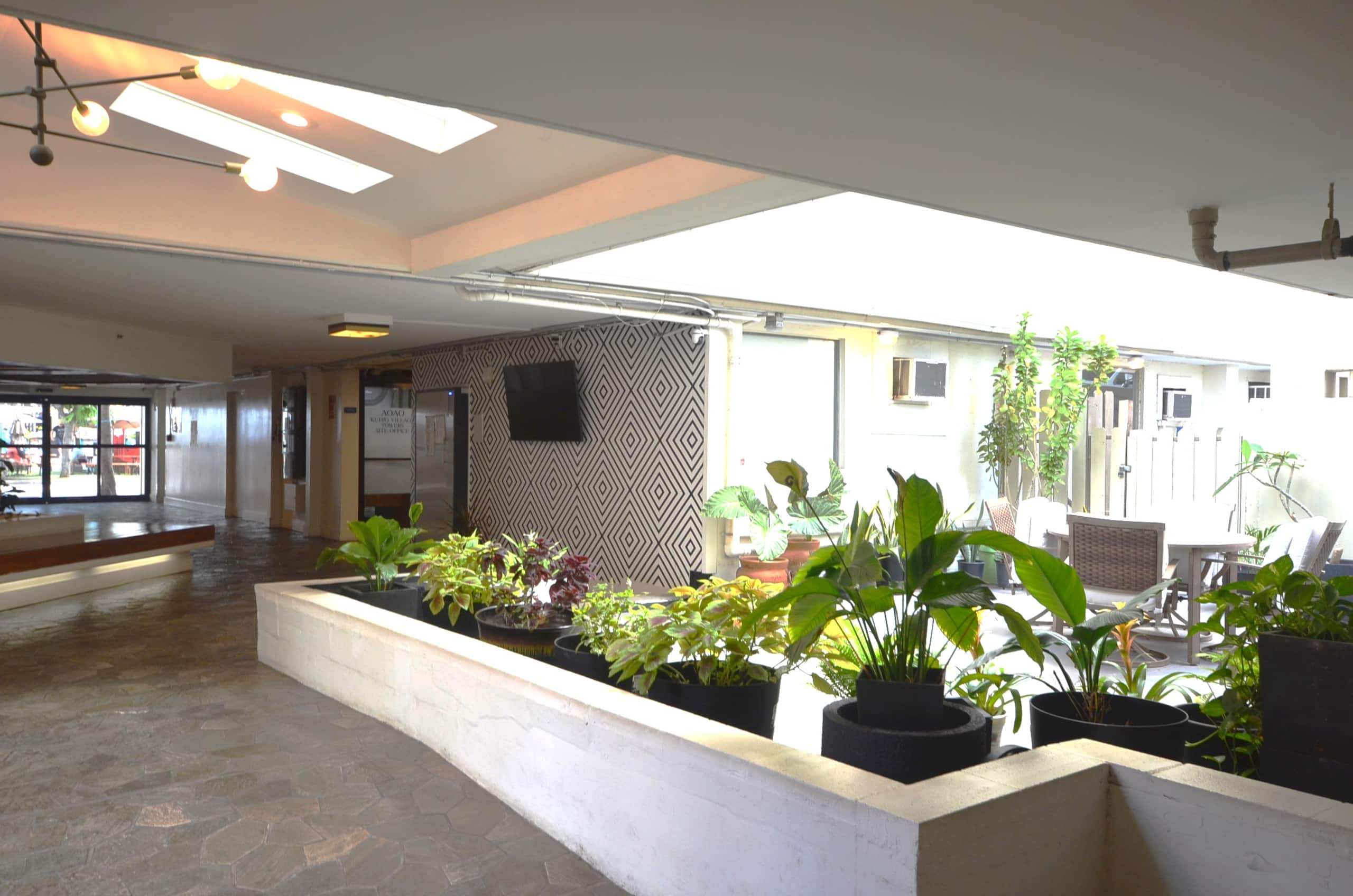 Condo in Honolulu · ★4.55 · Studio · 1 bed · 1 private bath - Image 8