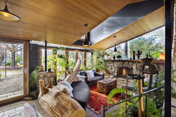 6 bedroom Tree Gardens near Bright | Hottub | Pool