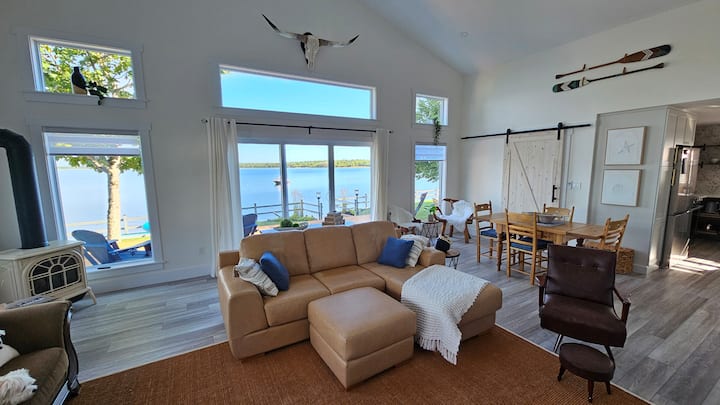 Sunset Point On St. Charles Waterfront Retreat - Nouveau-Brunswick