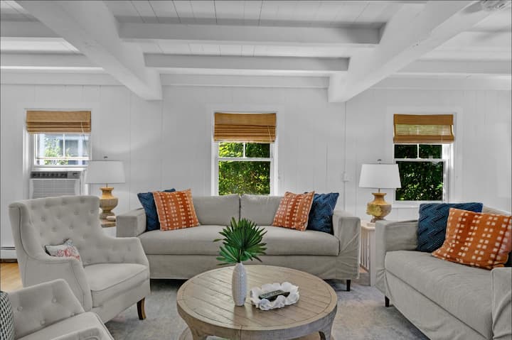 Bonnet Shores Beachside Getaway - Newport Jazz Festival