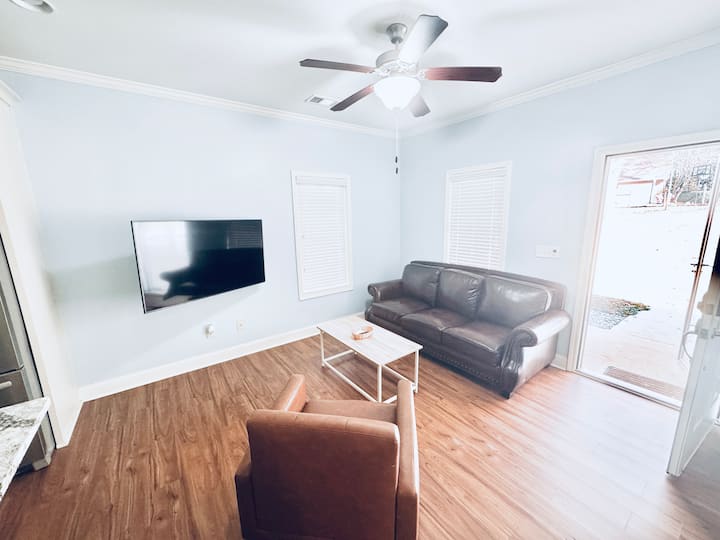 Charming 2-bedroom Cottage With Pool And Hot Tub - Snellville, GA