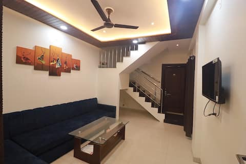 Ujjain Sparsh Stays
Mahakal Retreat Duplex Home