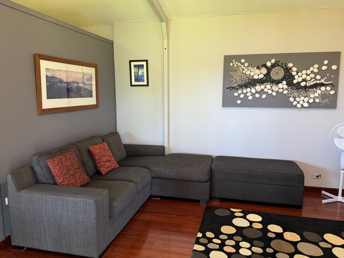 Successful Airbnb property: Orchard Cottage- free wifi included, optional car in Norfolk Island