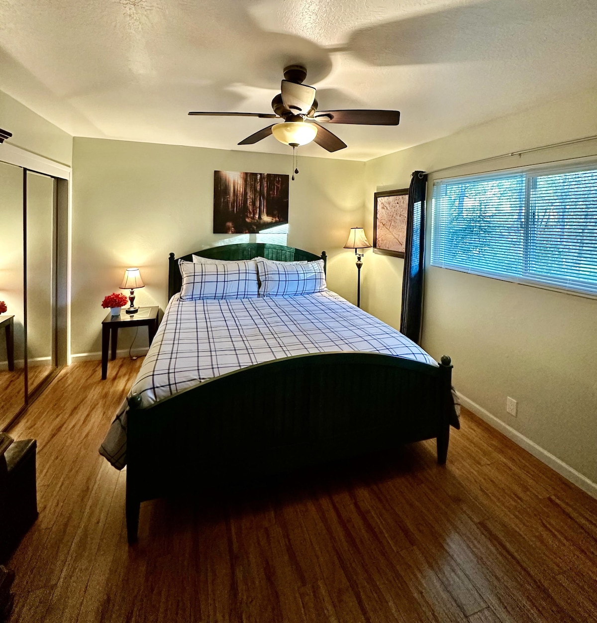 საწოლი 193×203 სმ ახალი მატრასით 11/25