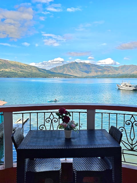 ¹Beachfront Balcony Sea & Mountain view!