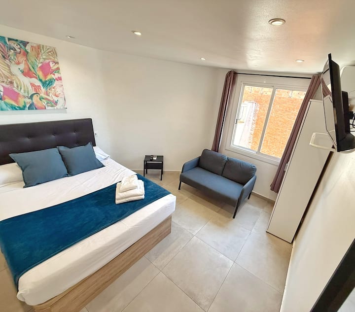 1 Gran Estudio Nuevo Frente Al Metro De Bcn - Gavà