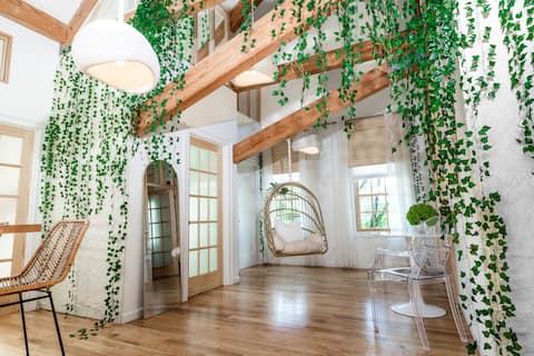 Designer Treehouse with Spa Bath
