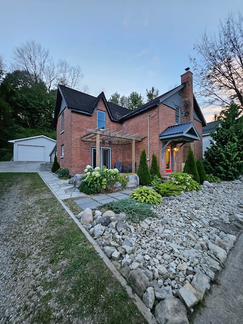 Sunny Side Up~3 BR Scenic Retreat Bruce Peninsula