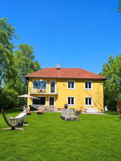 Munich: Large house in a noble suburb of Munich