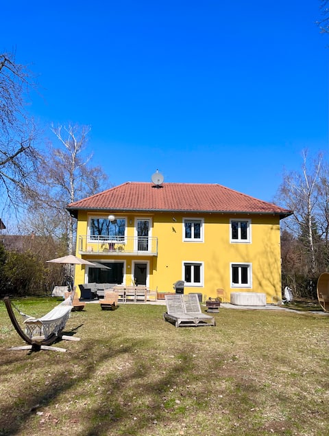 Munich: Large house in a noble suburb of Munich