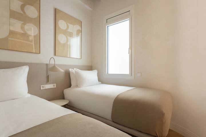 NEW Luxurious apartment in the heart of “Eixample” gallery image 5