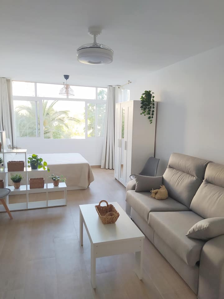 Completo Estudio Con Piscina En La Playa - Rincón de la Victoria