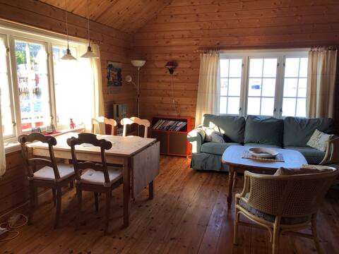 Popular Airbnb listing: Waterfront house in Lofoten by sea and mountains in Moskenes