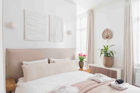 Local Tulip City Apartment 18 mins from Amsterdam