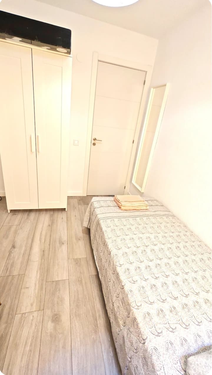 2号卧室，可供一人入住 