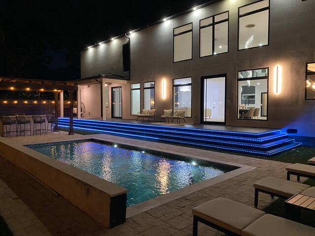 Stunning Dallas Mansion – Luxurious, Spacious, New gallery image 2