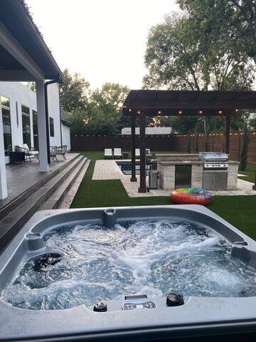 Stunning Dallas Mansion – Luxurious, Spacious, New gallery image 4