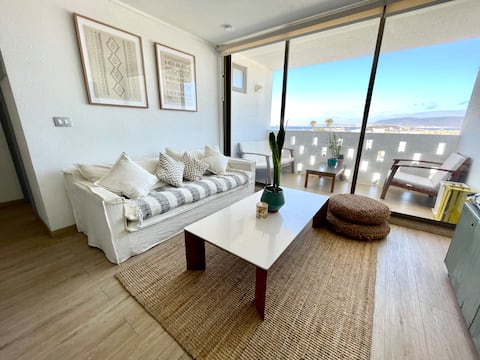 Cozy and New! Walk to the beach
