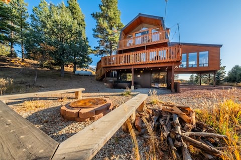 Eclectic cabin charm with easy location to parks