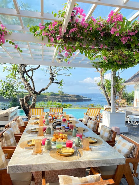 Nusa del Rey • Oceanfront • 5 Bed, Staff & Firepit