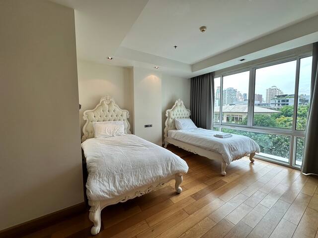Private Prestige Residence in Central Sukhumvit gallery image 2