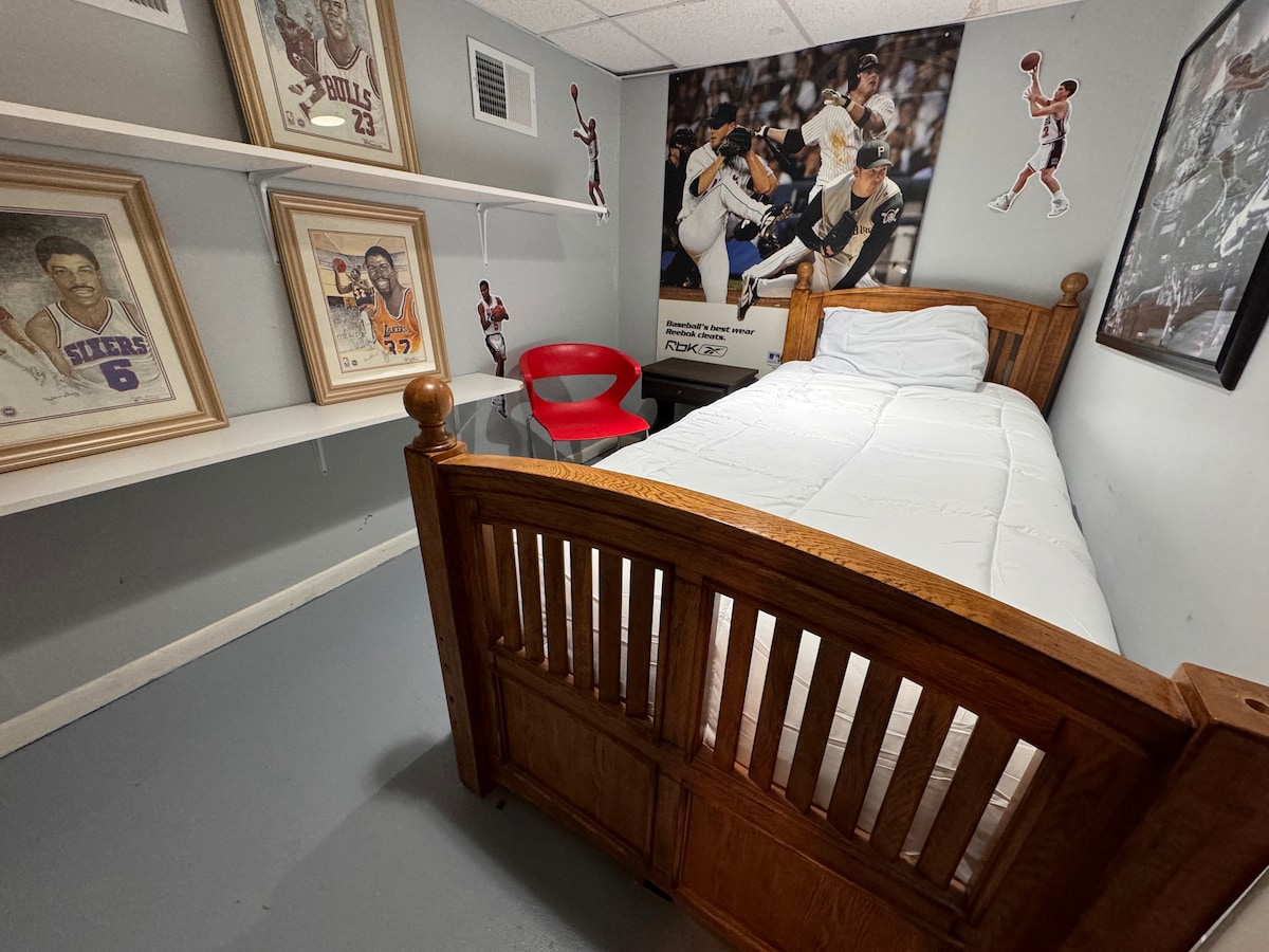 בנכס הזה יש שתי מיטות לנוחיותכם כדי להתרווח ולהירגע מבחינה טכנית לא לישון. 