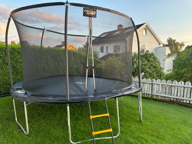 Skjermet villa i rolig strøk gallery image 5