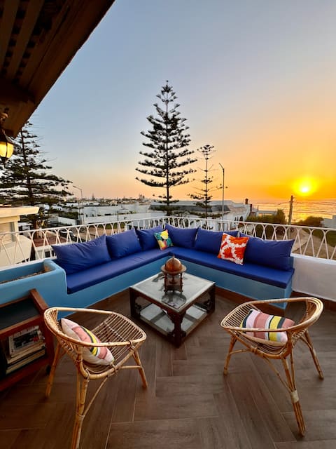 Beach House by the Sea - 4 Bedrooms