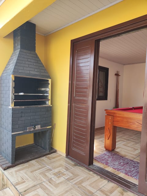 House with a complete gourmet area.